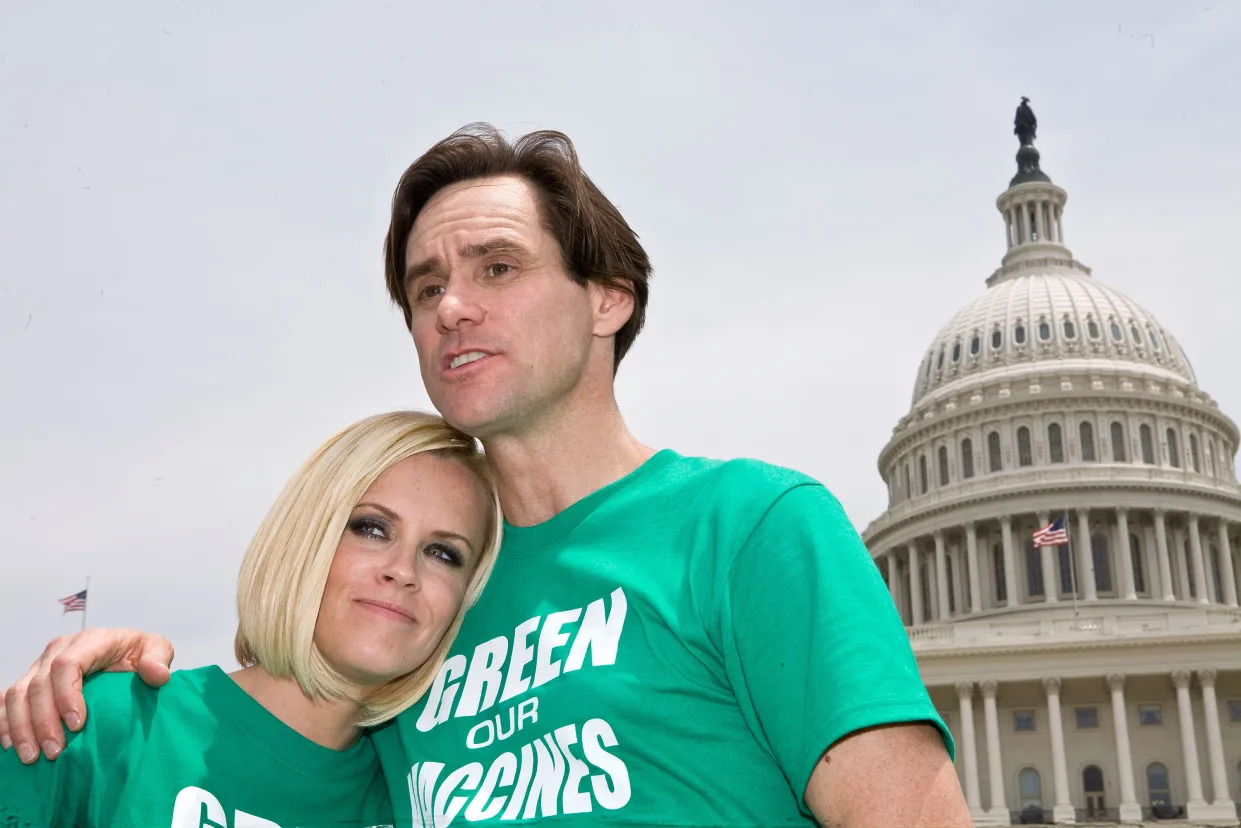 Jenny McCarthy and Jim Carrey led the Green Our Vaccines rally. [Photo: Getty]